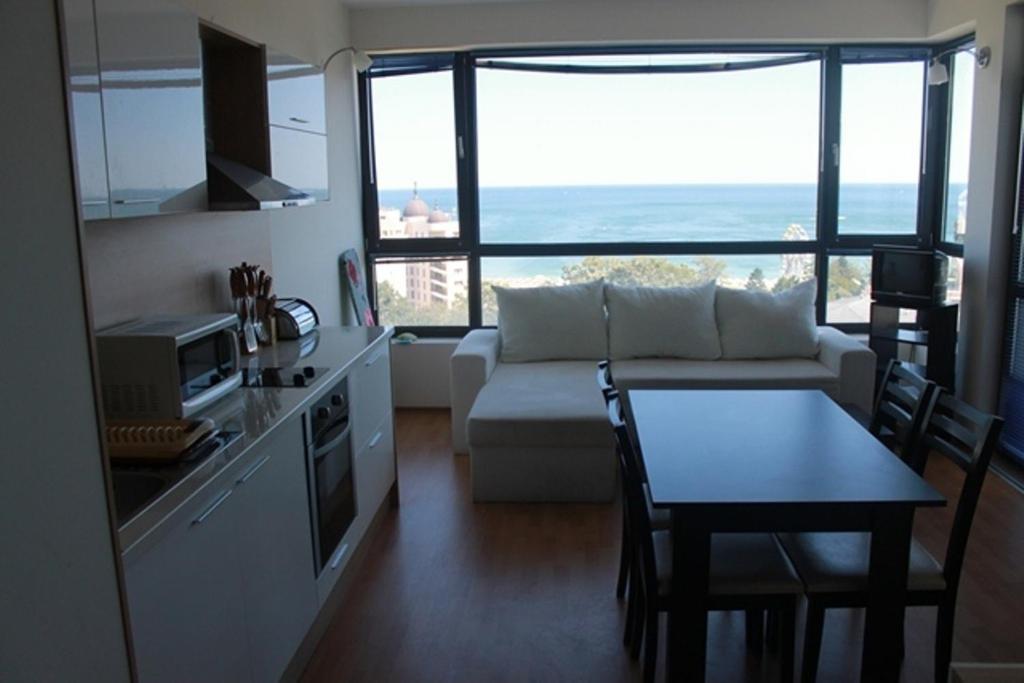 Dilov Apartments In Yalta Golden Sands Room photo